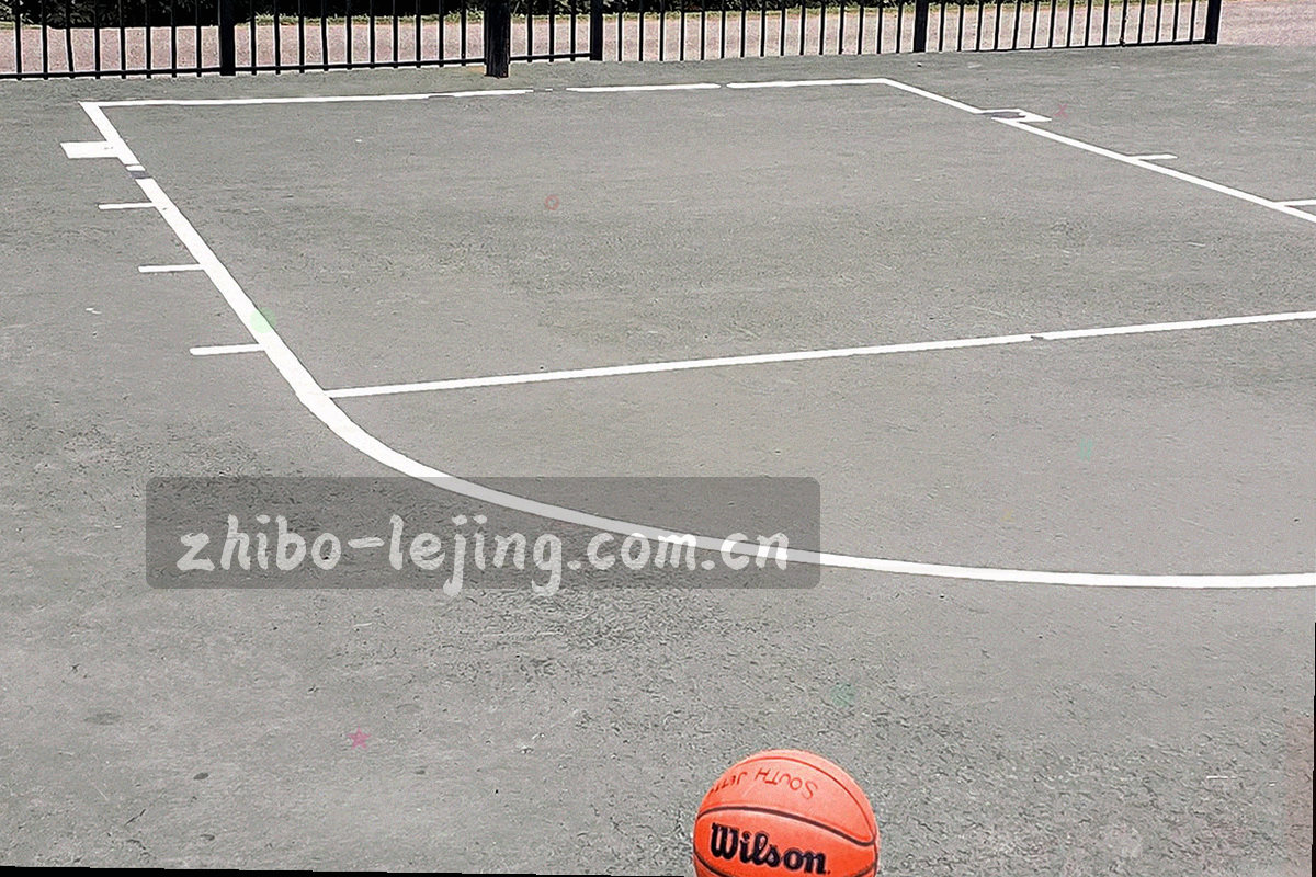 比赛比分与射门统计并排的界面截图